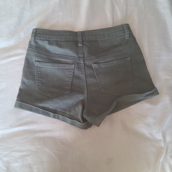 BLACK SHORTS - Picture 2 of 3